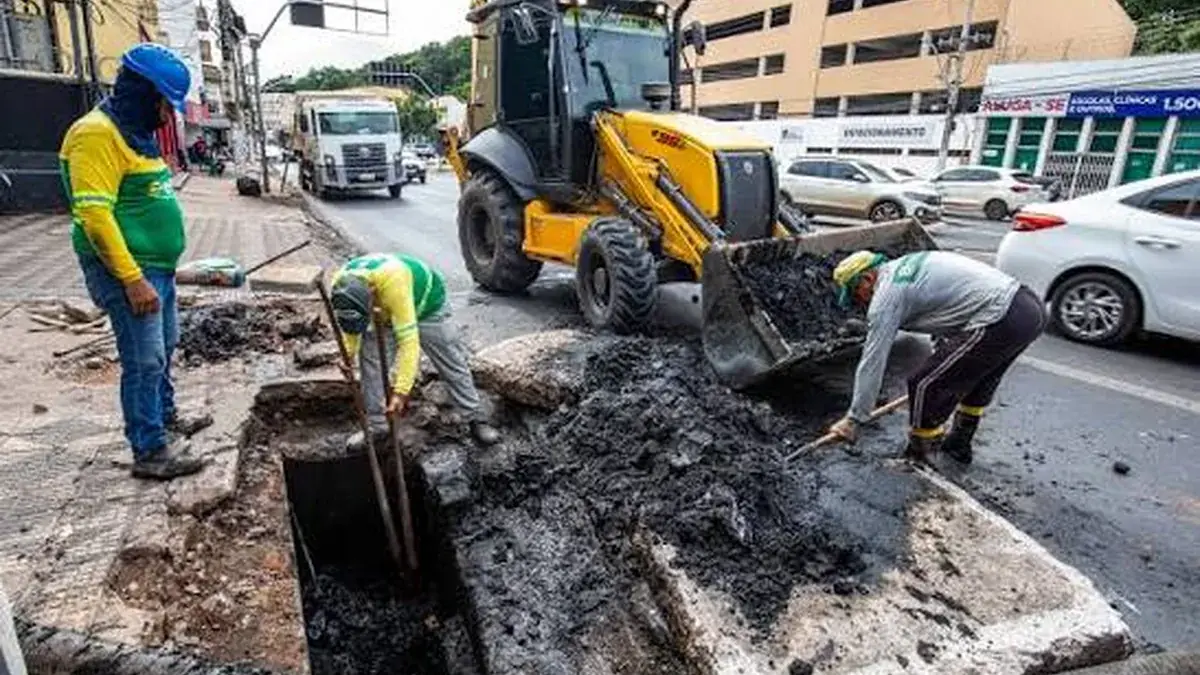 Como desentupir bueiro com segurança: por que não fazer por conta própria