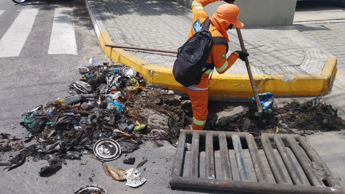 Bueiro transbordando: causas, riscos e providências seguras